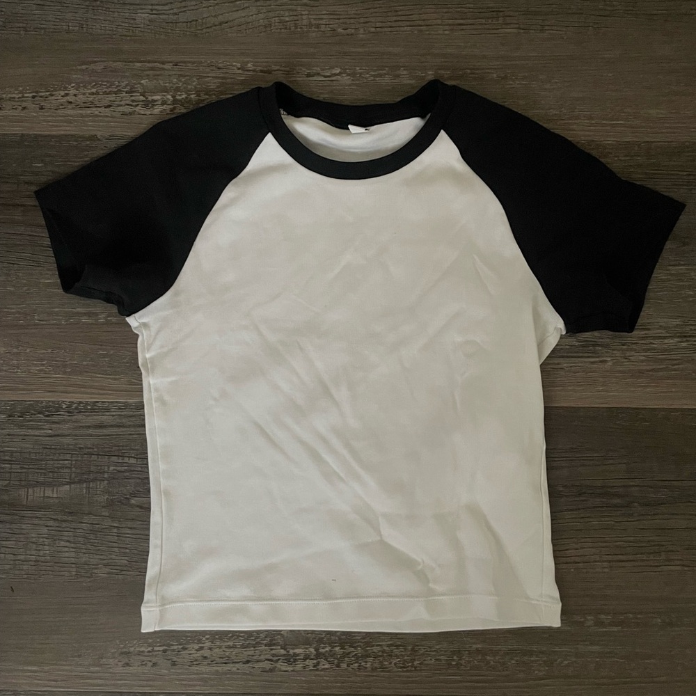 Uniqlo Black and White Raglan Tee